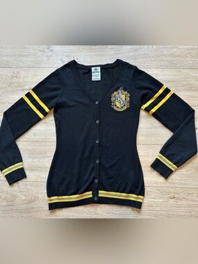 Harry Potter HUFFLEPUFF Crest Cardigan Sweater in Black & Yellow V-Neck Wizard